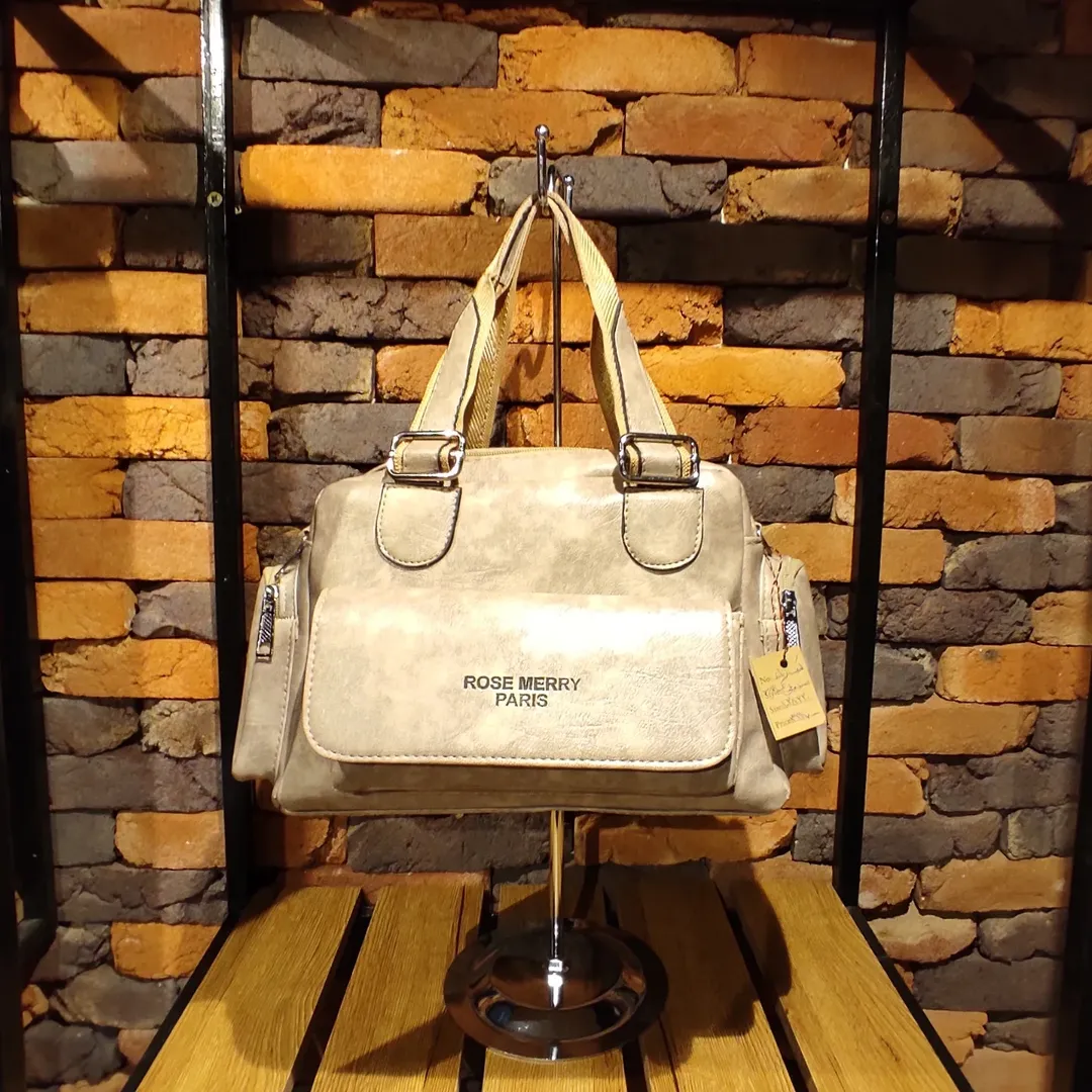 فقط مشکی موجود