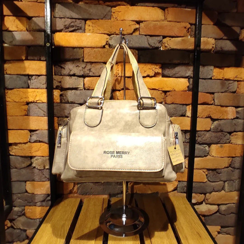 فقط مشکی موجود